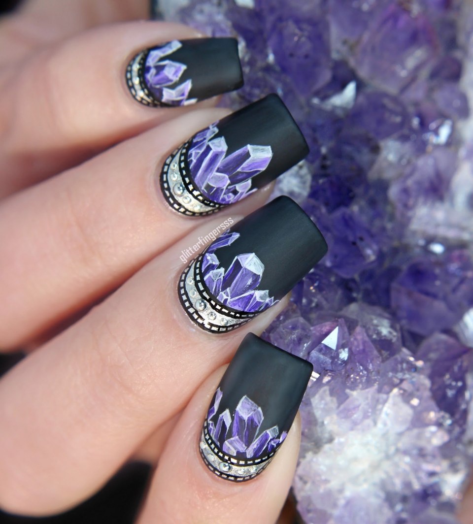 Аметистовый маникюр
