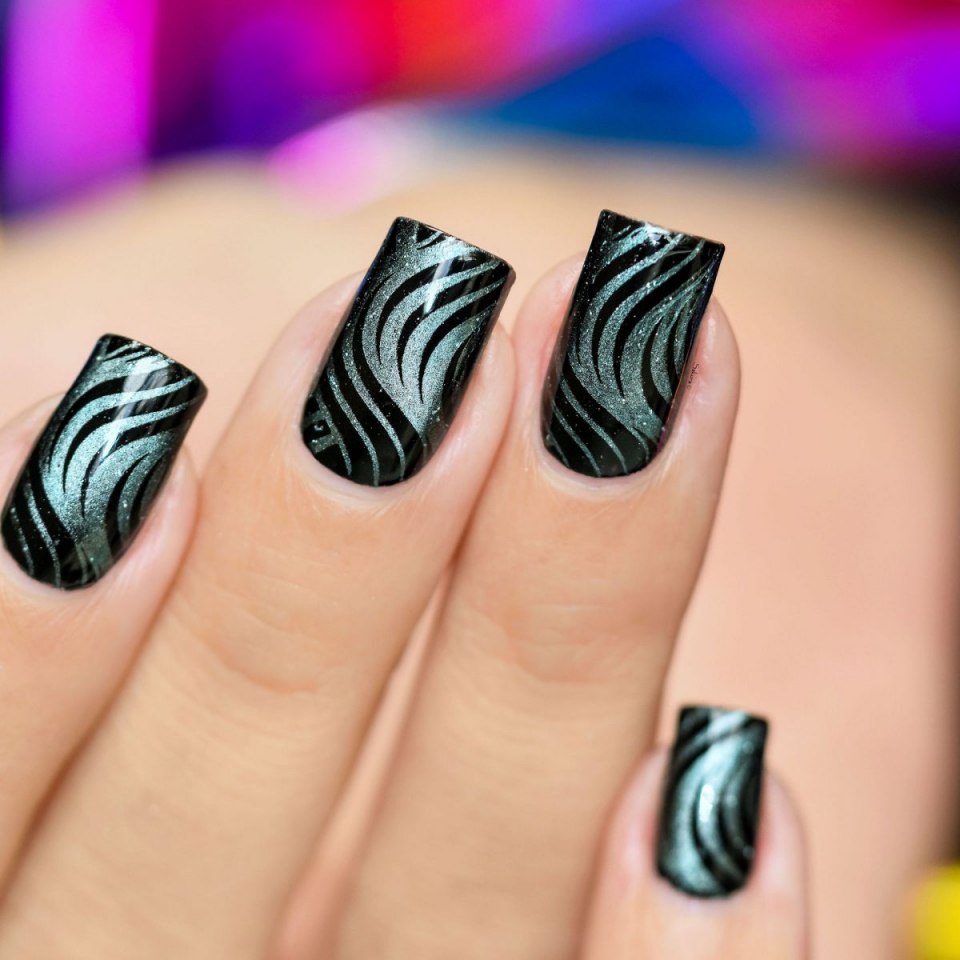 Стемпинг на кошачьем глазе