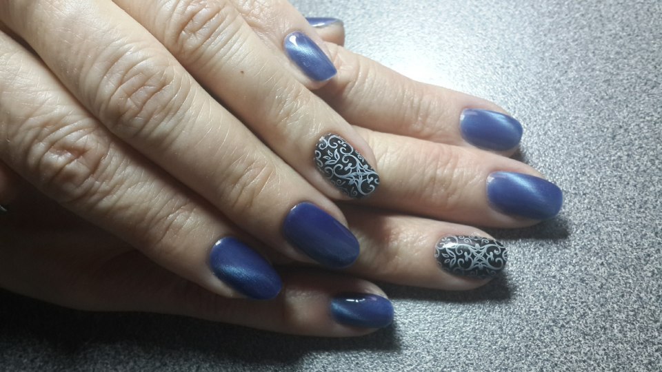 Маникюр кошачий глаз серый