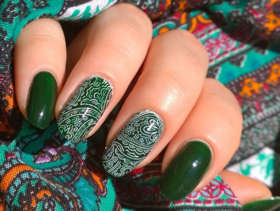 Кошачий глаз со стемпингом дизайн ногтей