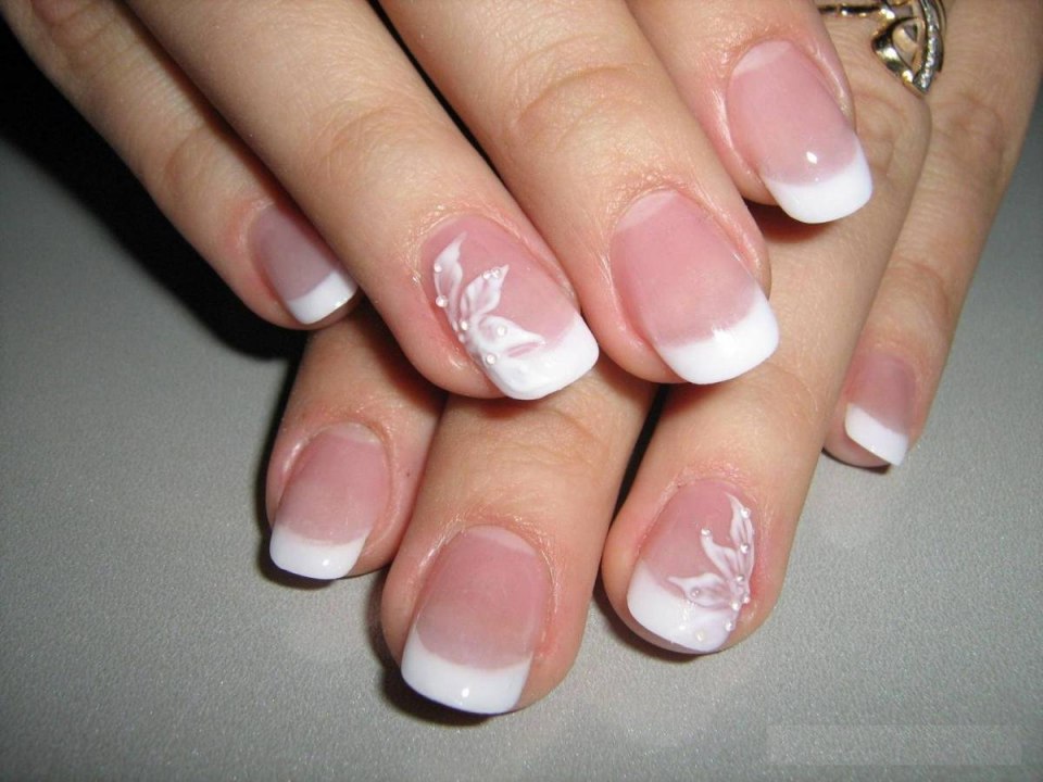 Прозрачные ногти с рисунком французский маникюр