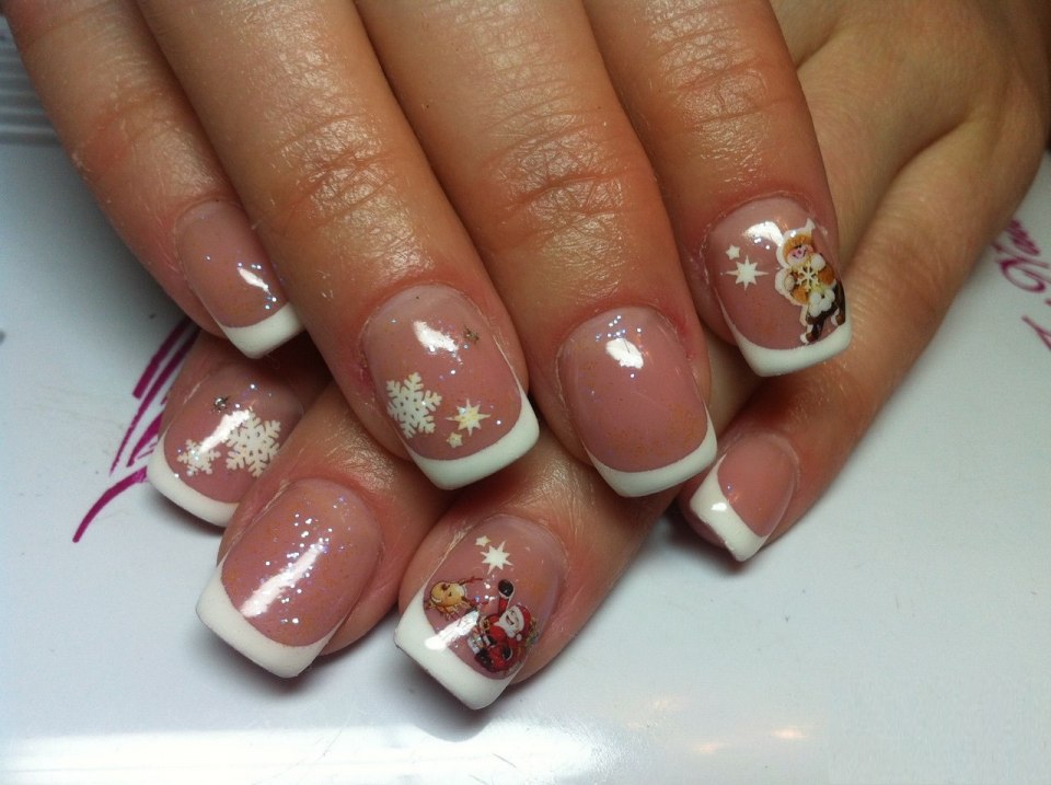 Классический френч на ногтях