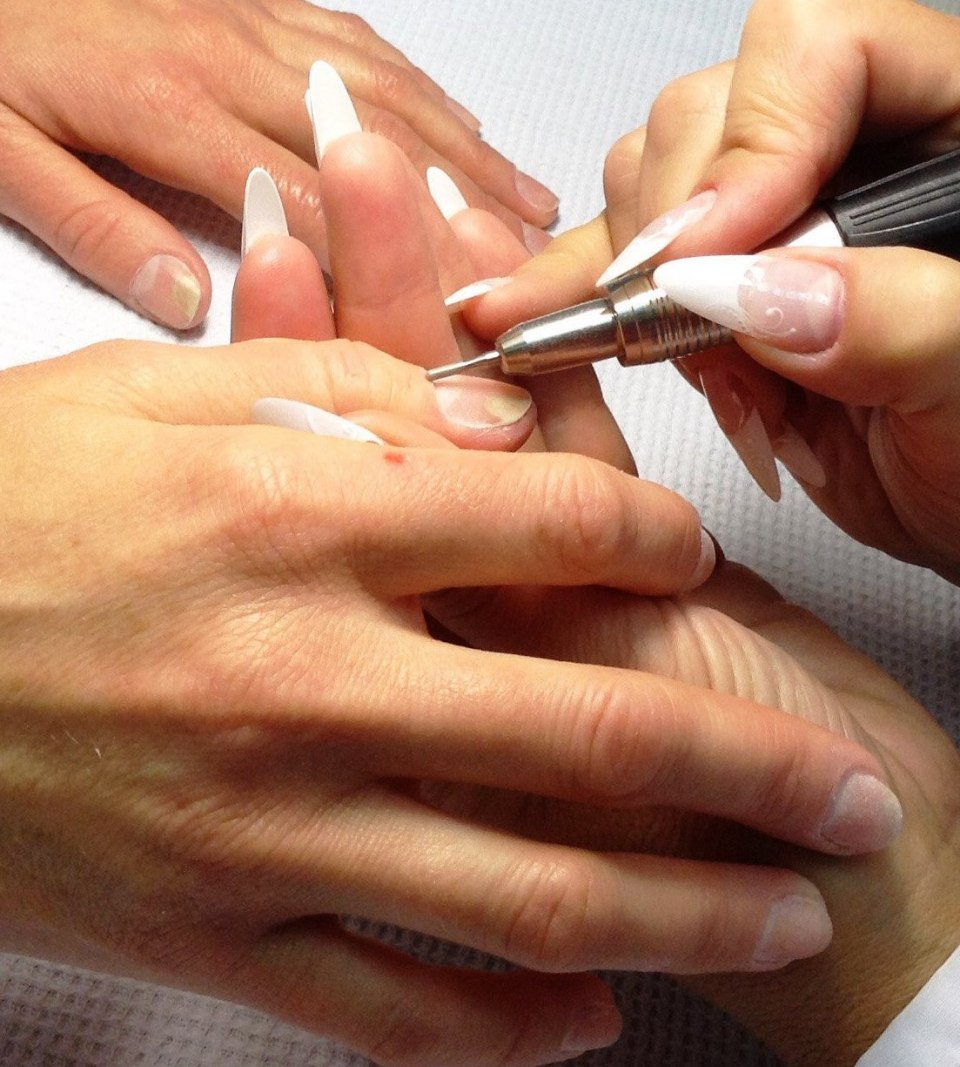 Аппаратный маникюр