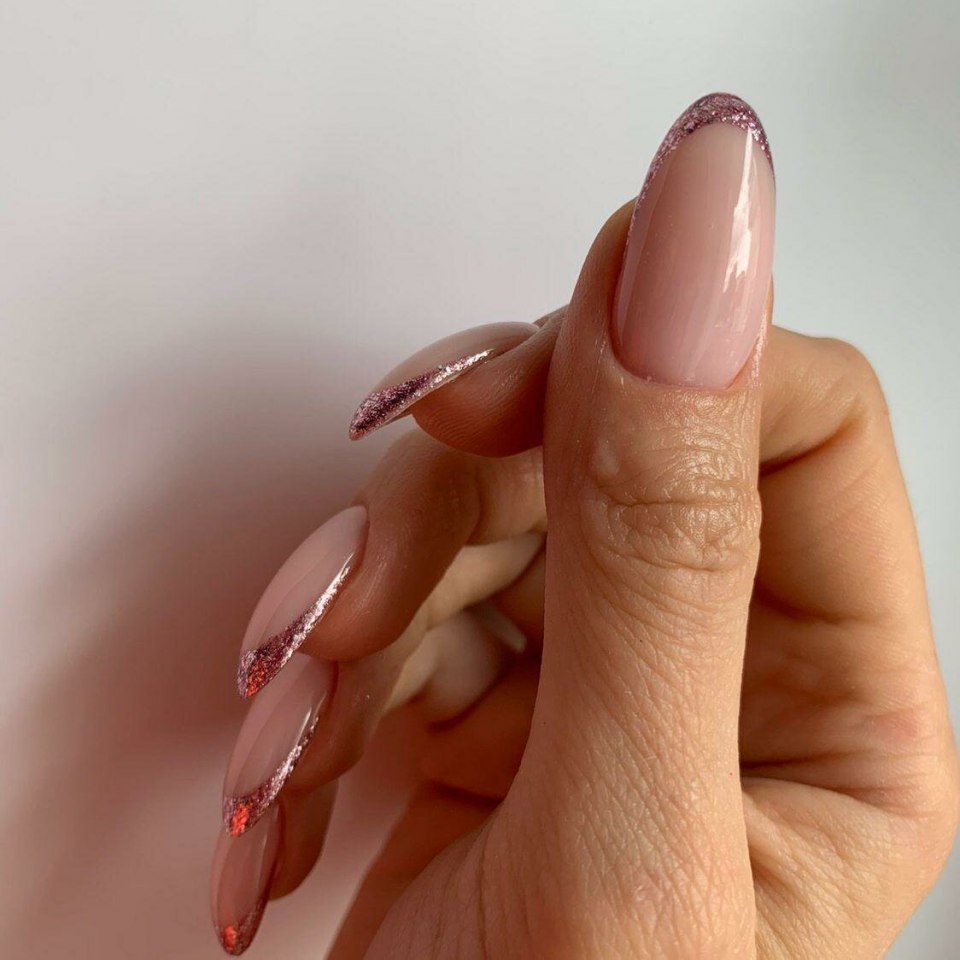 Позы рук для маникюра