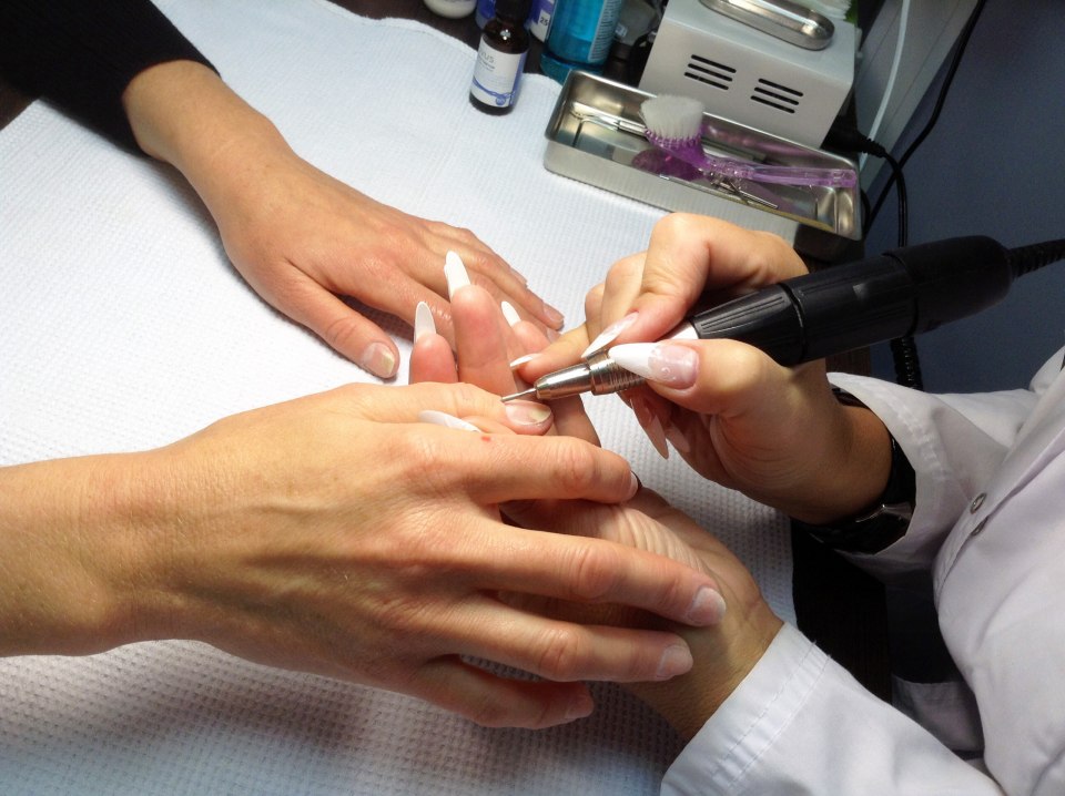 Аппаратный комбинированный маникюр