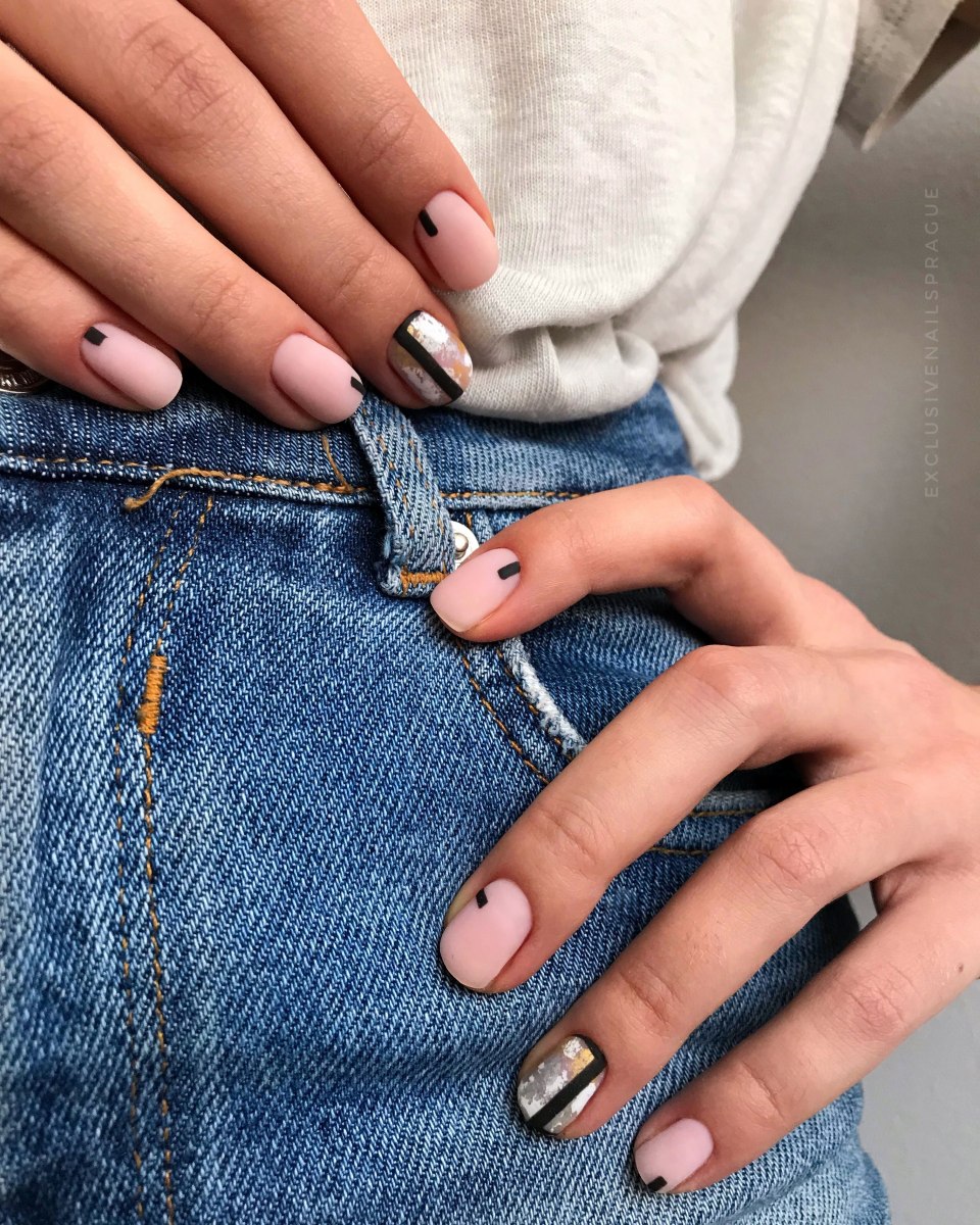 Красивые ногти на джинсах