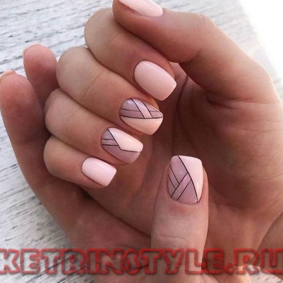Маникюр на короткие ногти геометрия