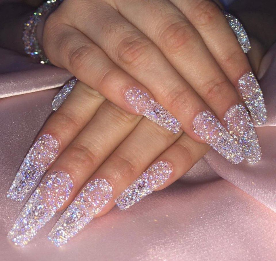 Блестки на руках