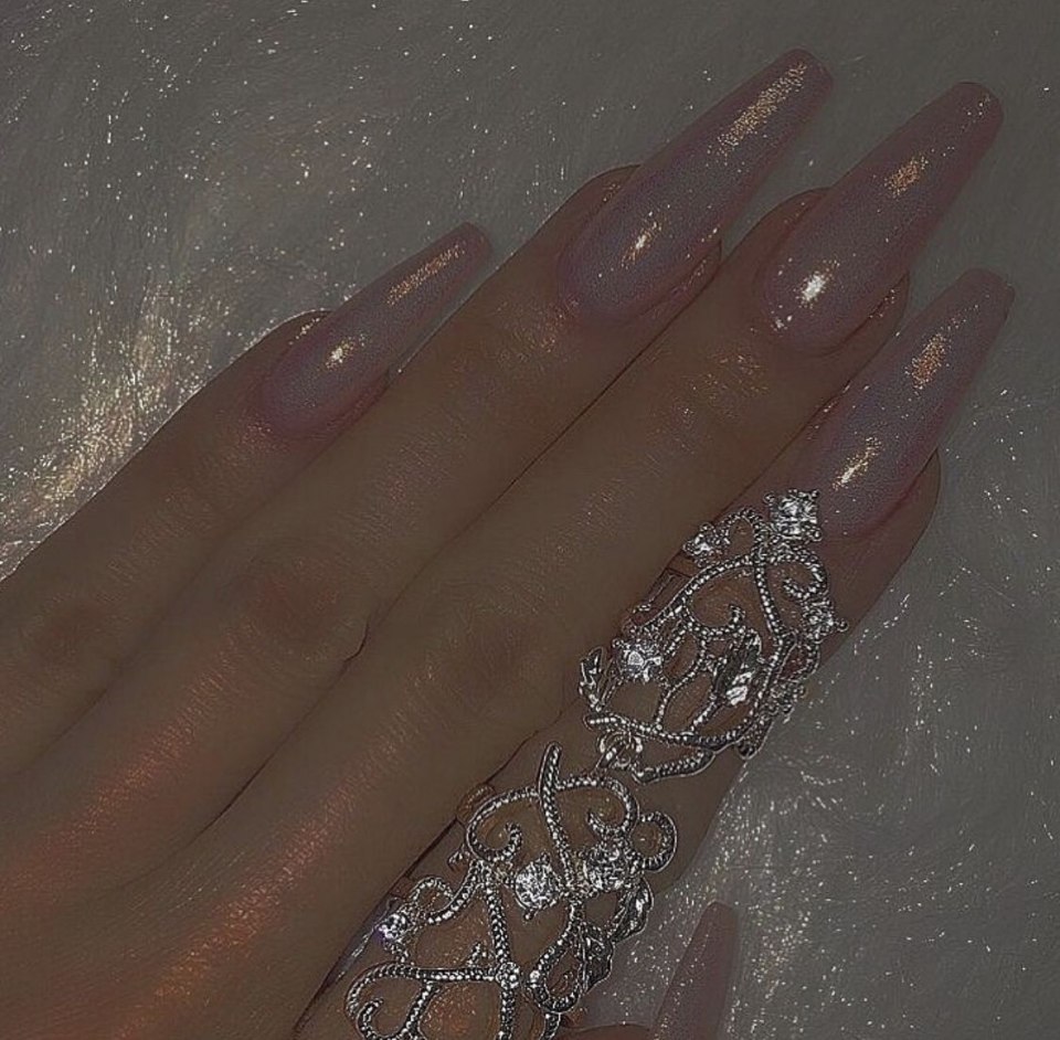 Ждинные прозрачные ногти с блёстками