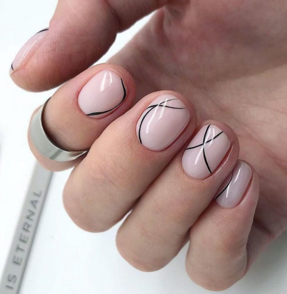 Маникюр на короткие круглые ногти