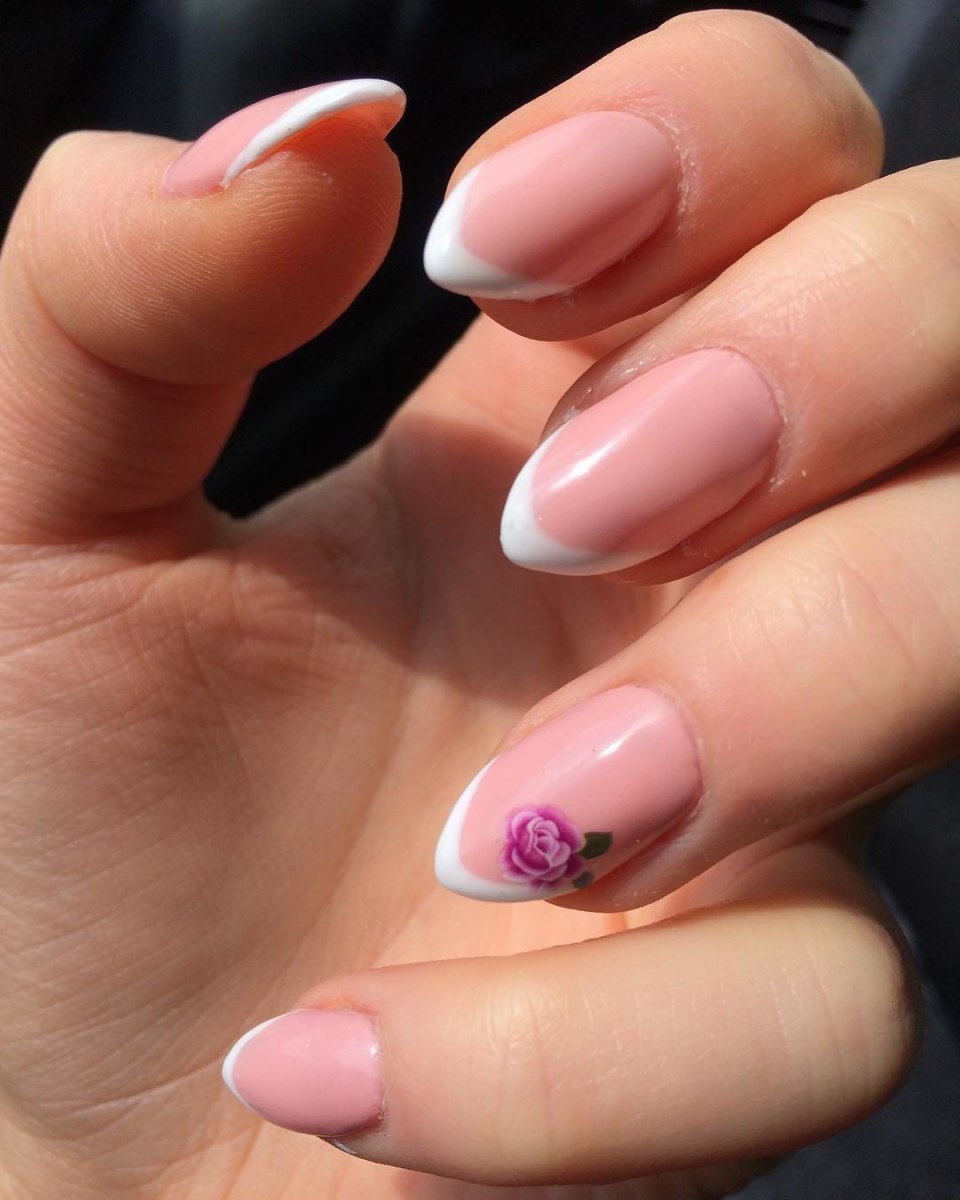 Французский маникюр розовый