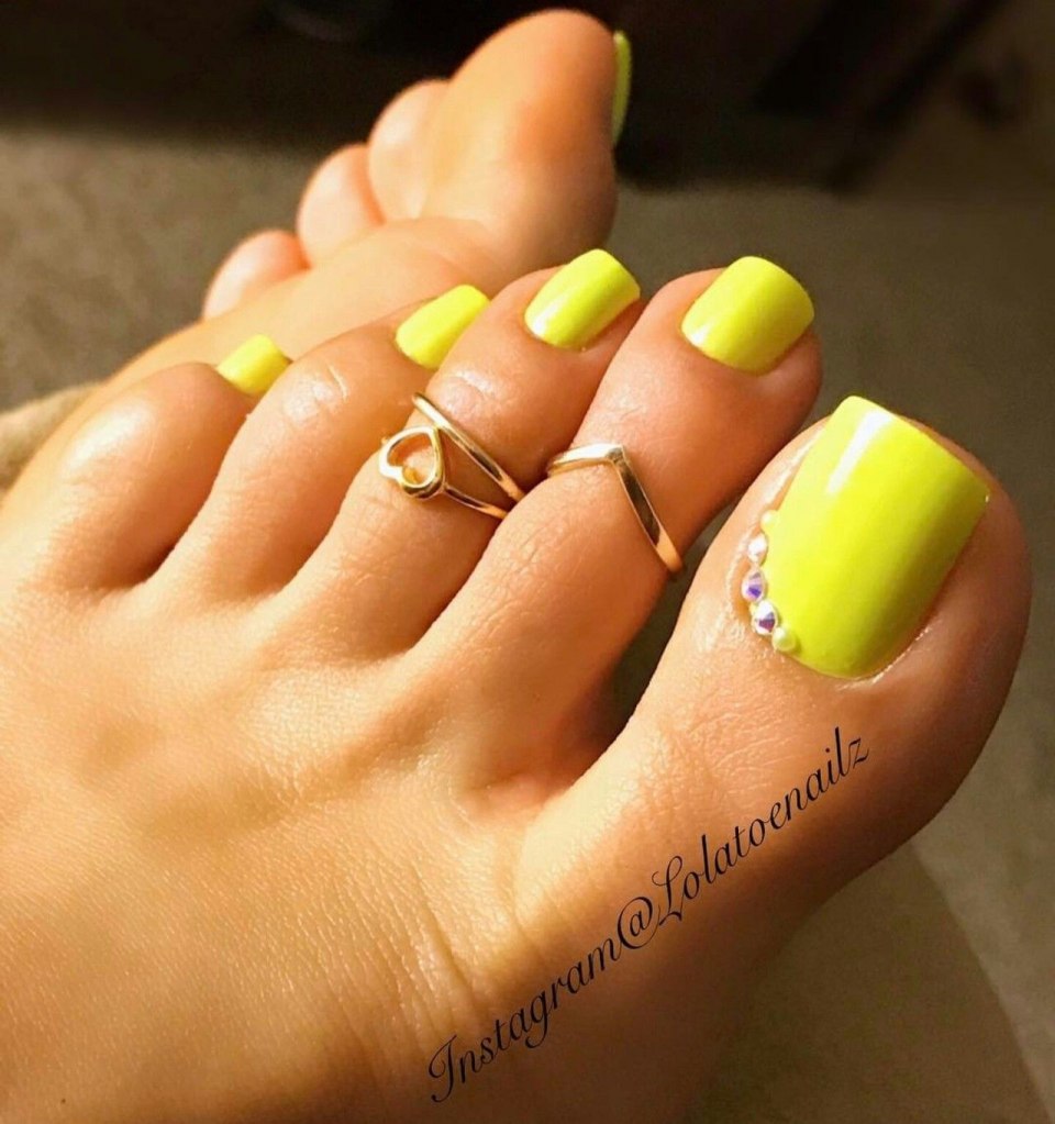 Педикюр лето