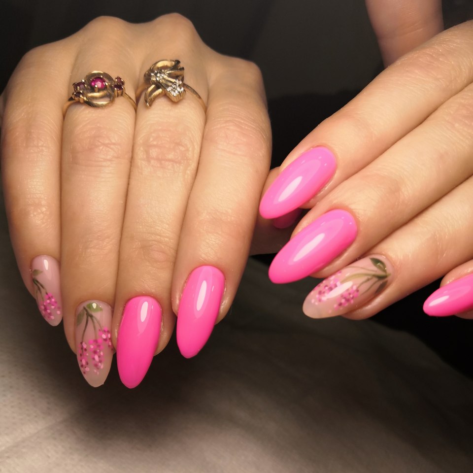 Фиолетовые ногти с бабочками