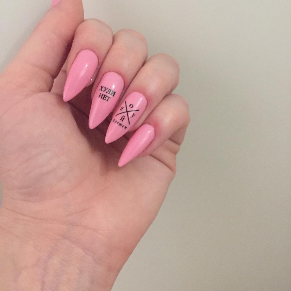 Коралловый маникюр