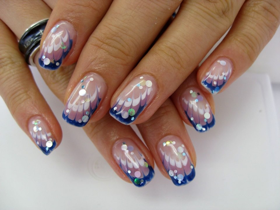 Маникюр френч синий с блестками