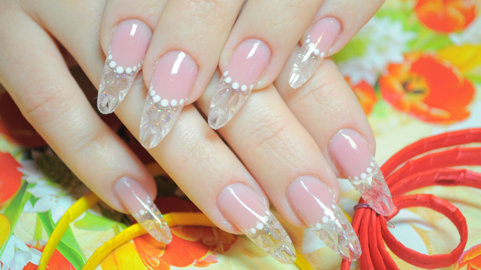 Прозрачный маникюр
