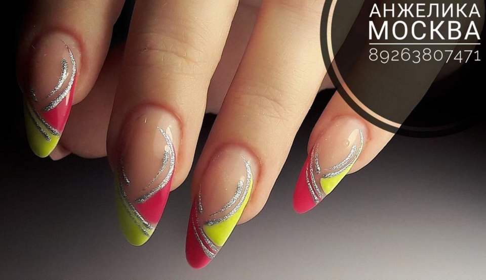 Френч с цветочками на кончиках