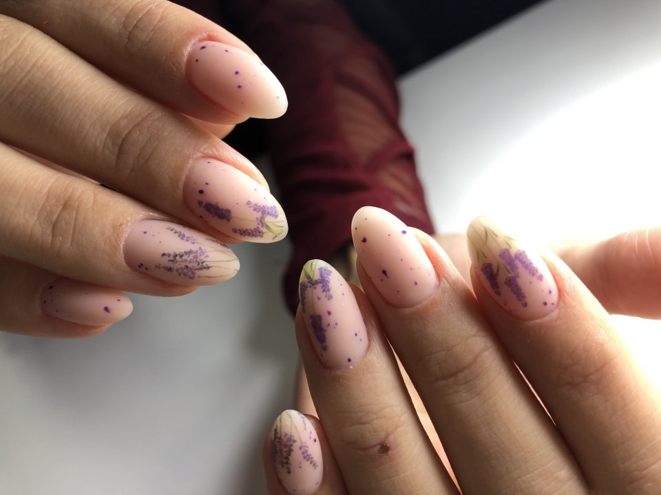 Нюдовые ногти 2021 миндаль