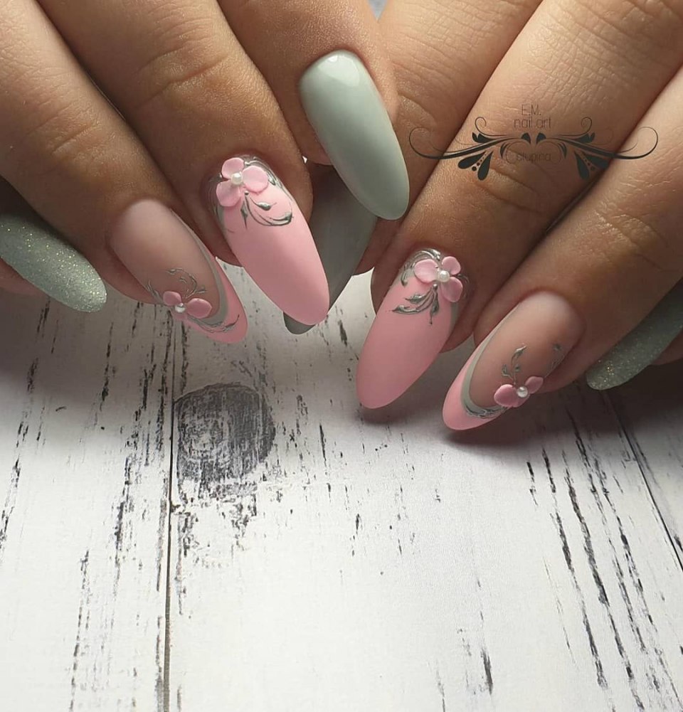 Весенний маникюр на круглые ногти