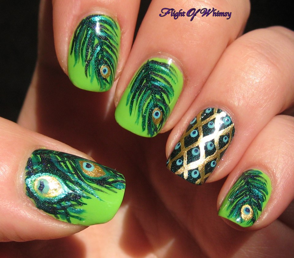 Зеленый маникюр с жидкими камнями