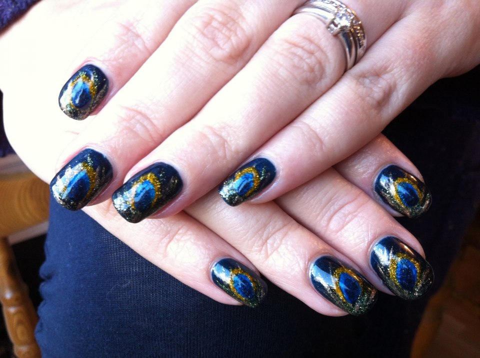 Острые ногти с пером