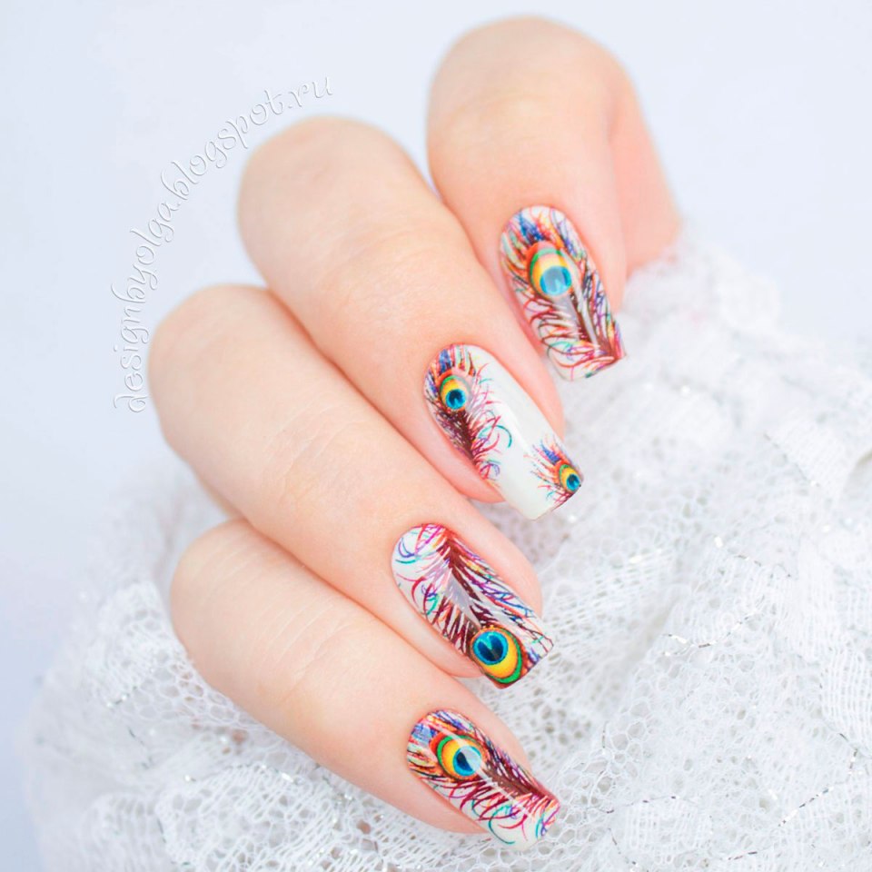Дизайн ногтей на короткие ногти Павлин