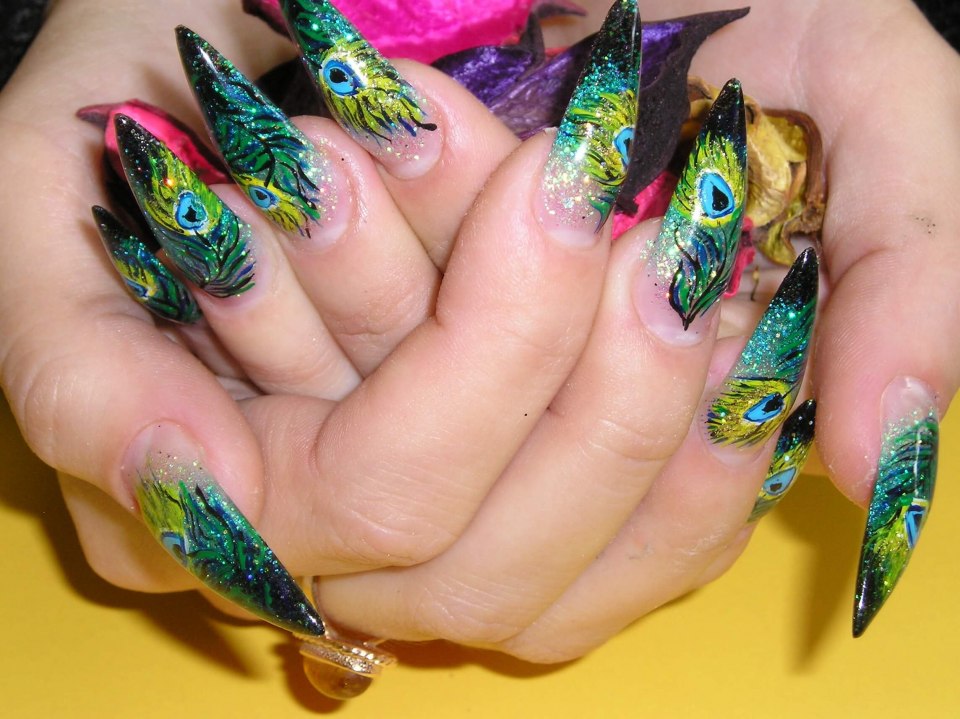Маникюр перо павлина