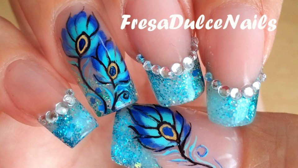 Маникюр с паутинкой под павлинье перо