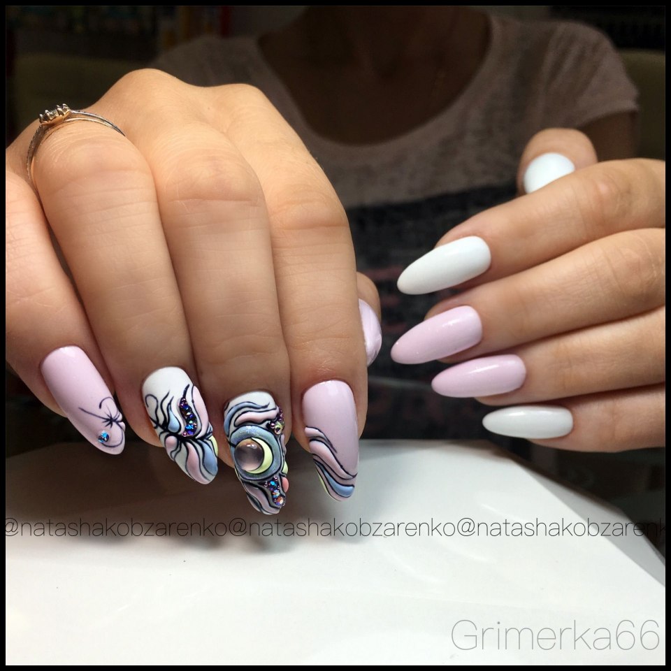 Маникюр с пером