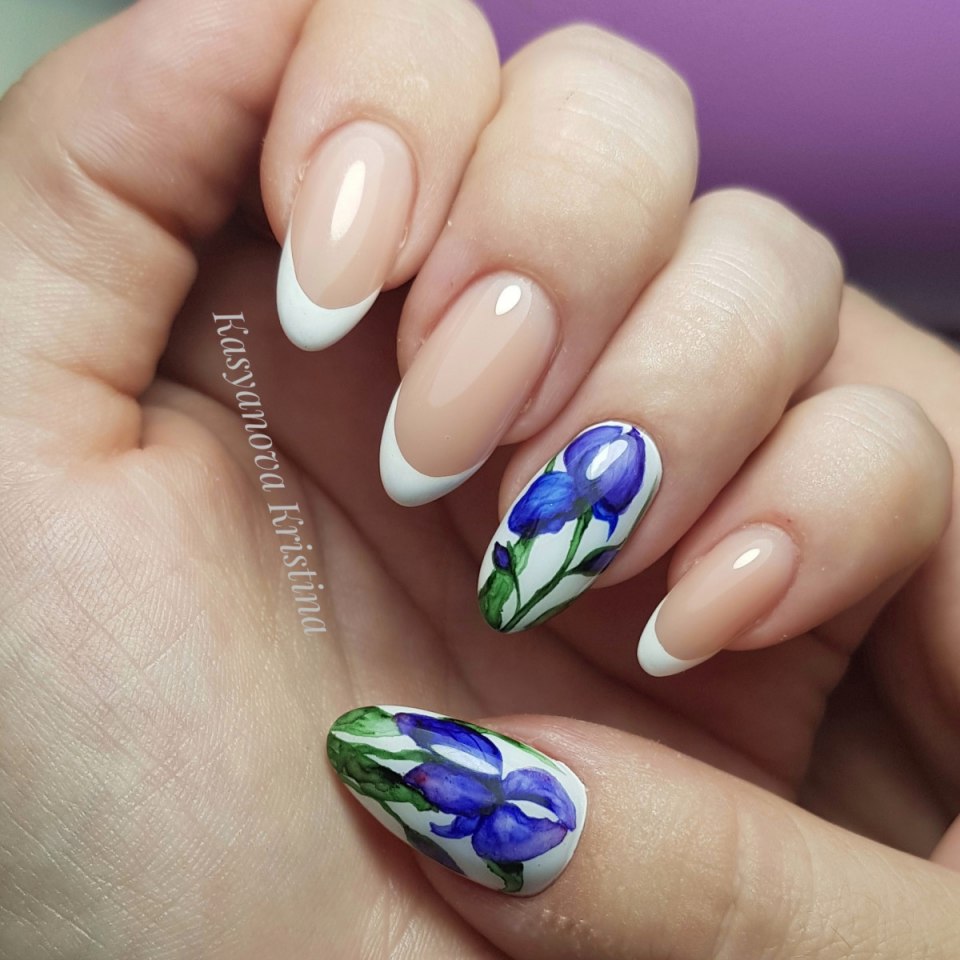 Французский маникюр с акварелью