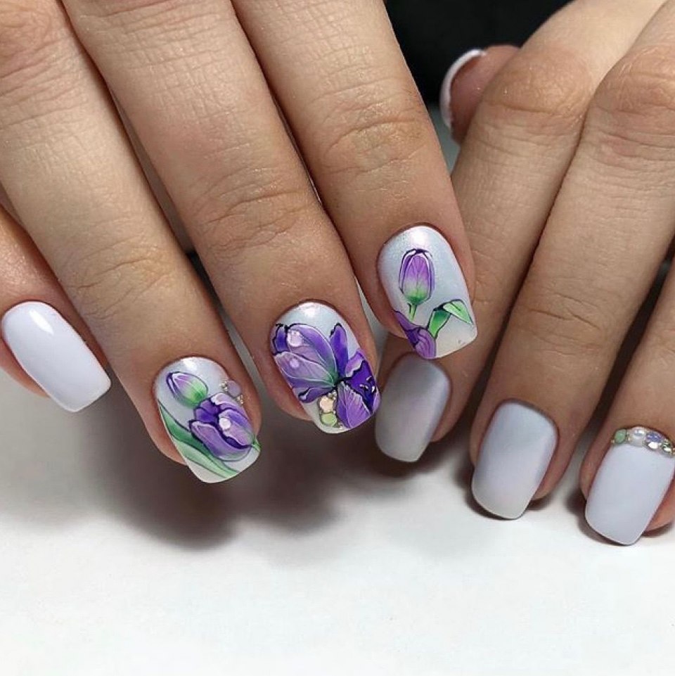 Весенний маникюр акварель