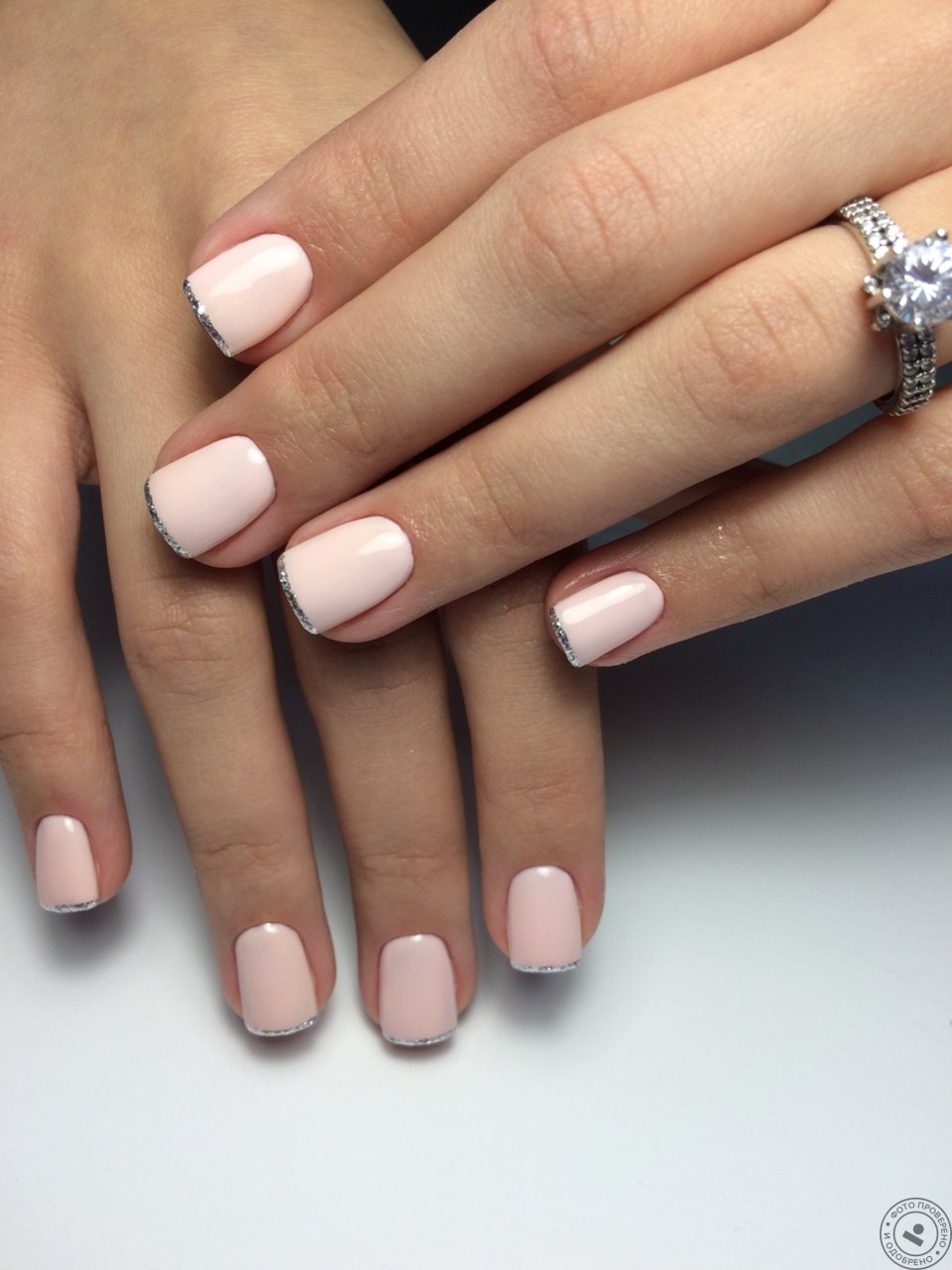 Маникюр с лунками