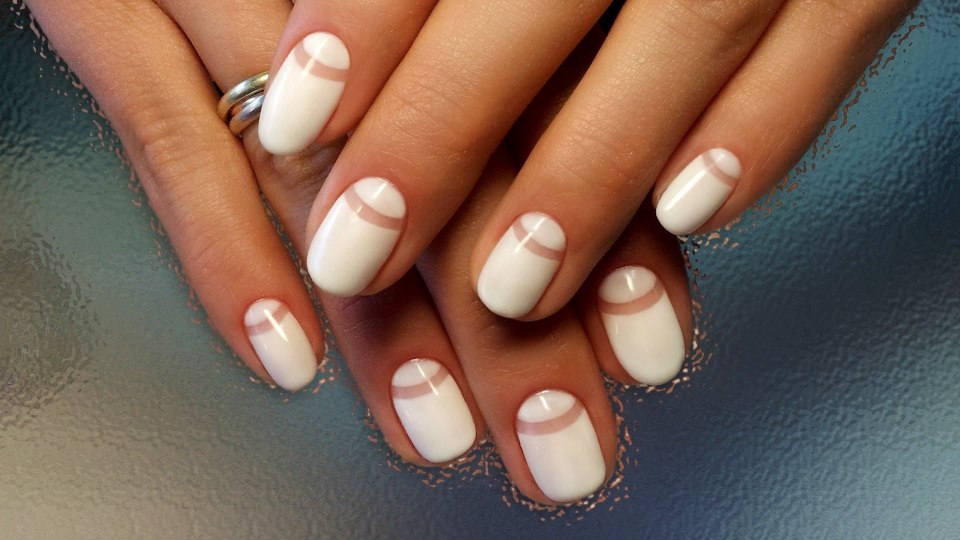 Красивые лунки на ногтях