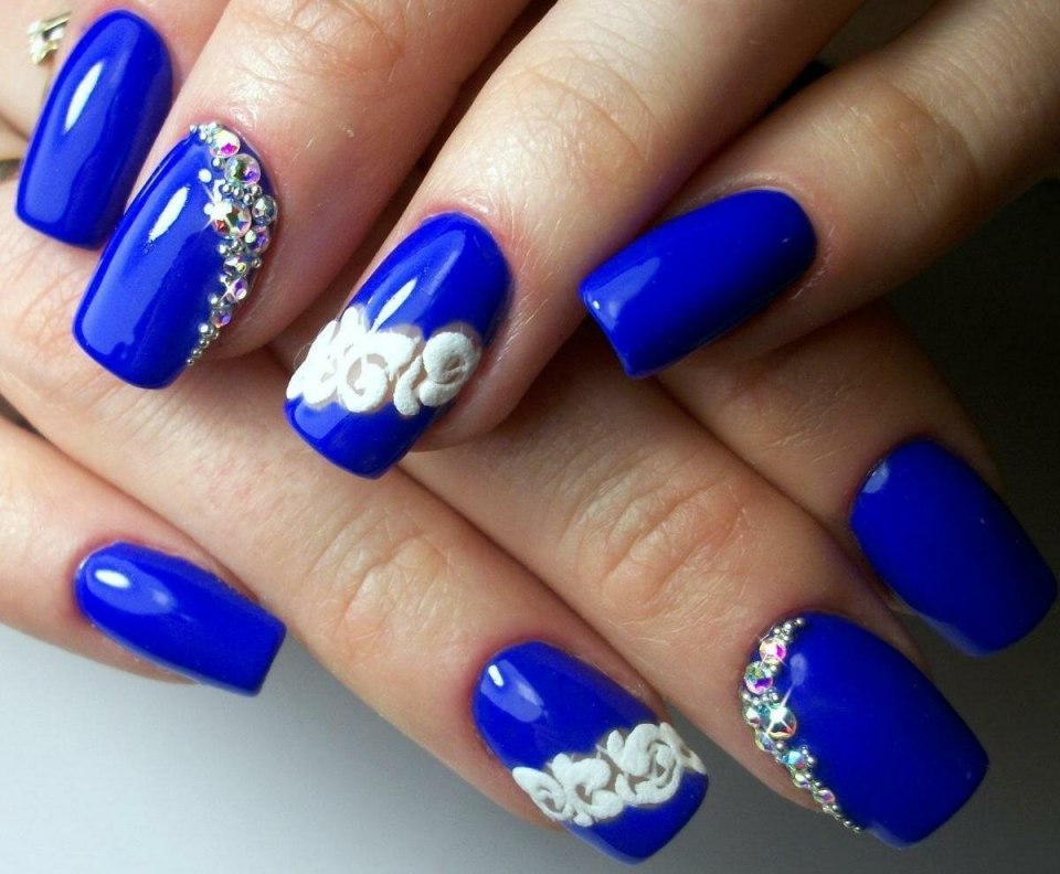 Маникюр синего цвета