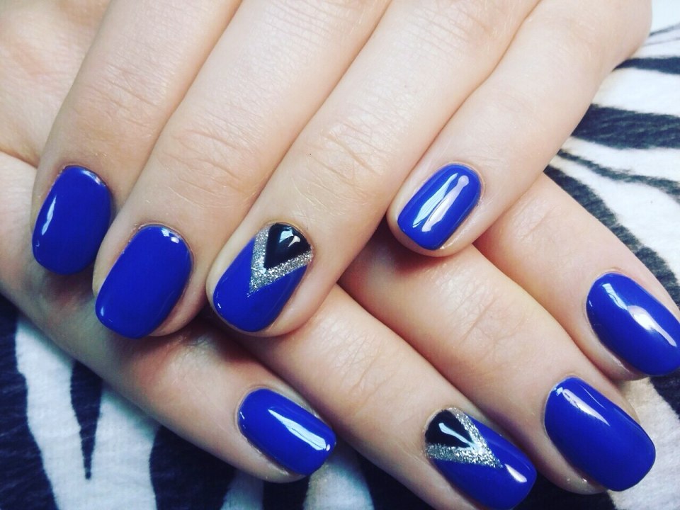 Синий маникюр