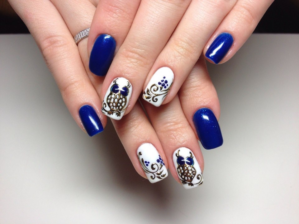 Синий маникюр на короткие ногти