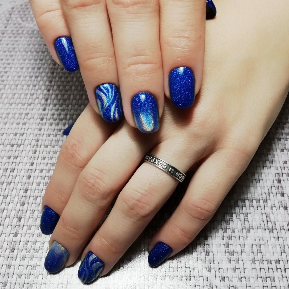 Синий маникюр