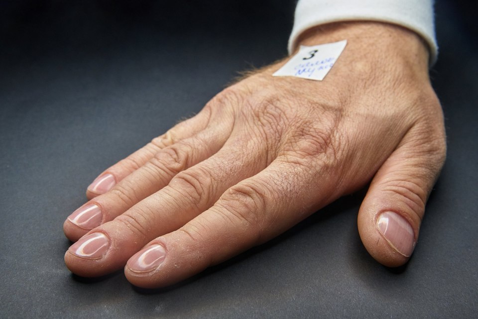 Маникюр мужской классический