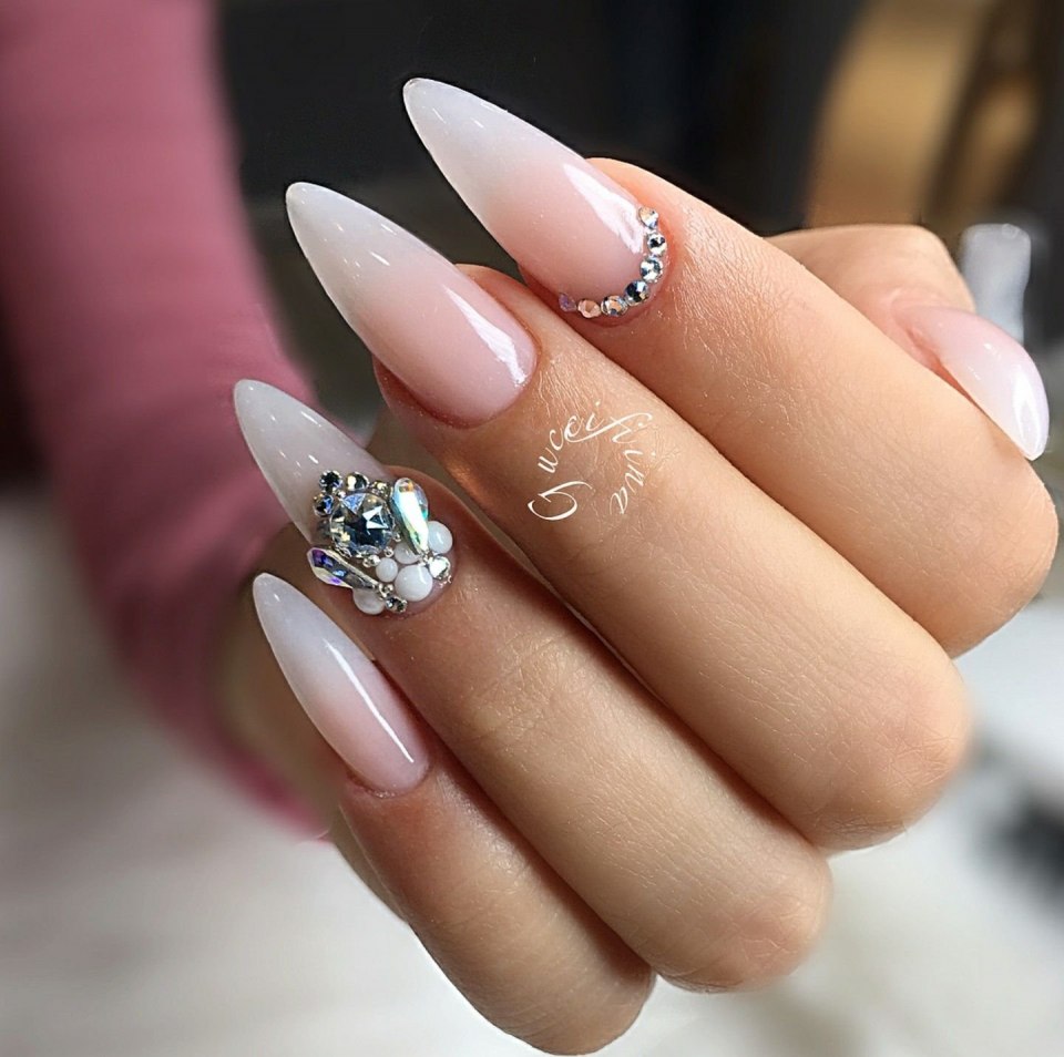 Свадебный маникюр миндаль втирка