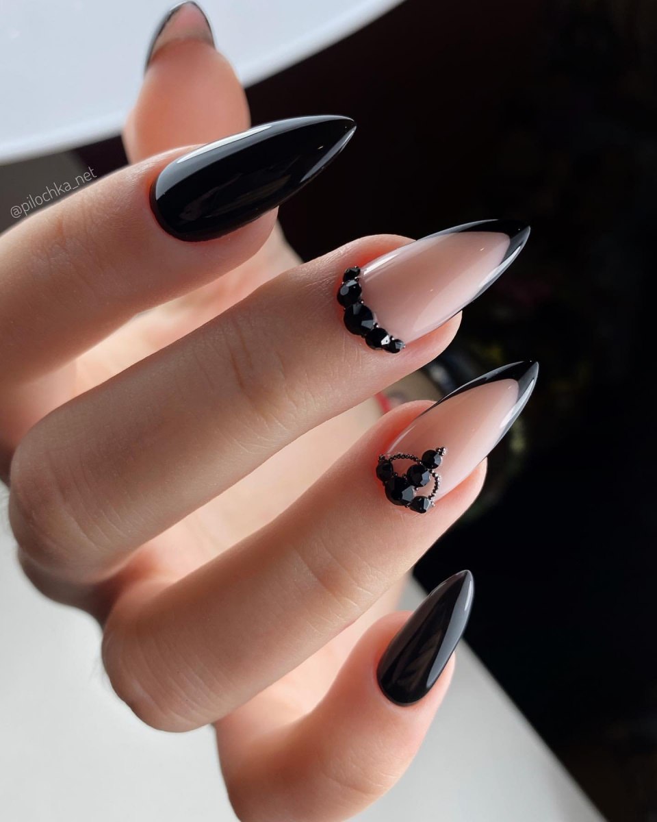 Черный френч миндаль 2021