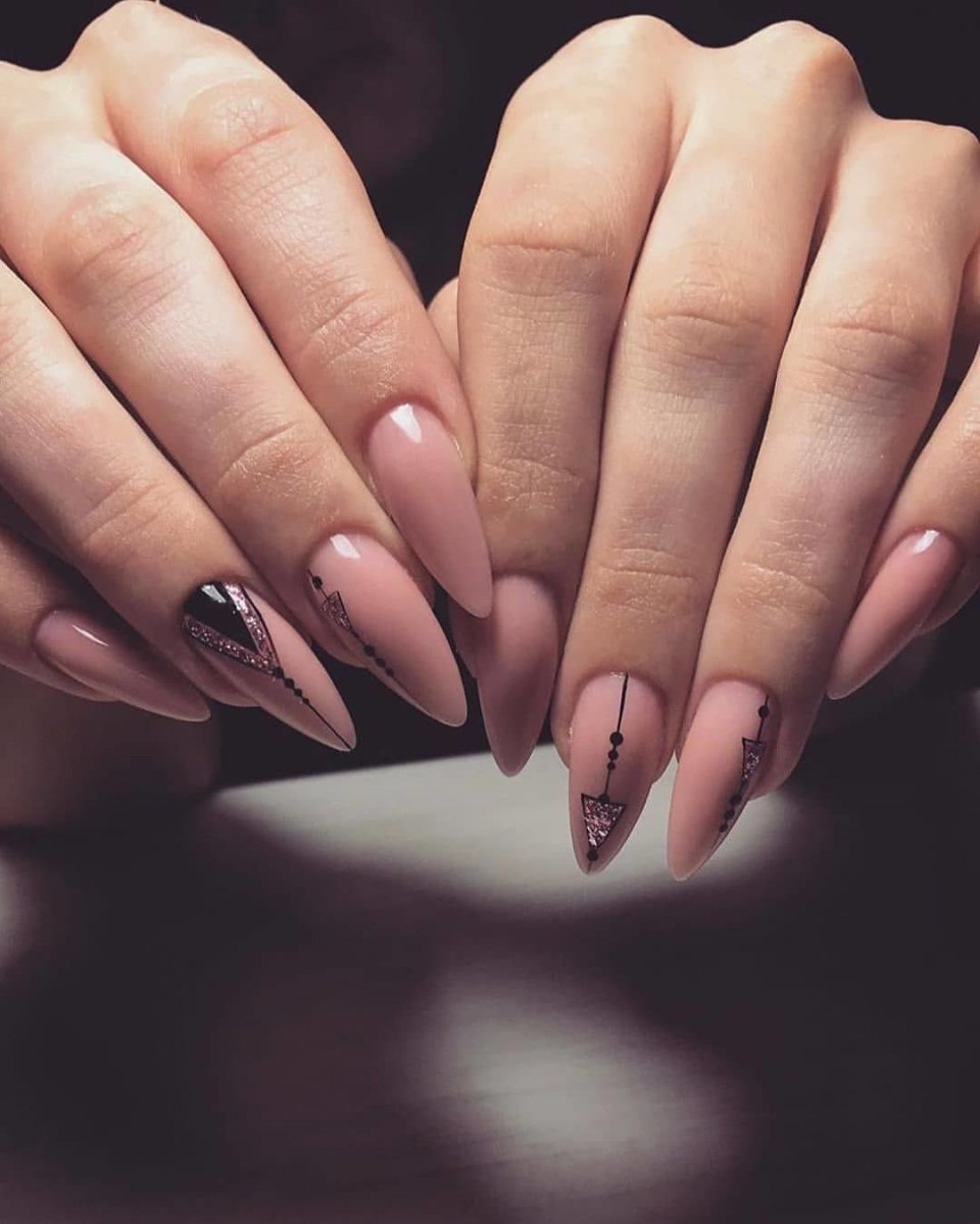 Нюдовый френч острый миндаль