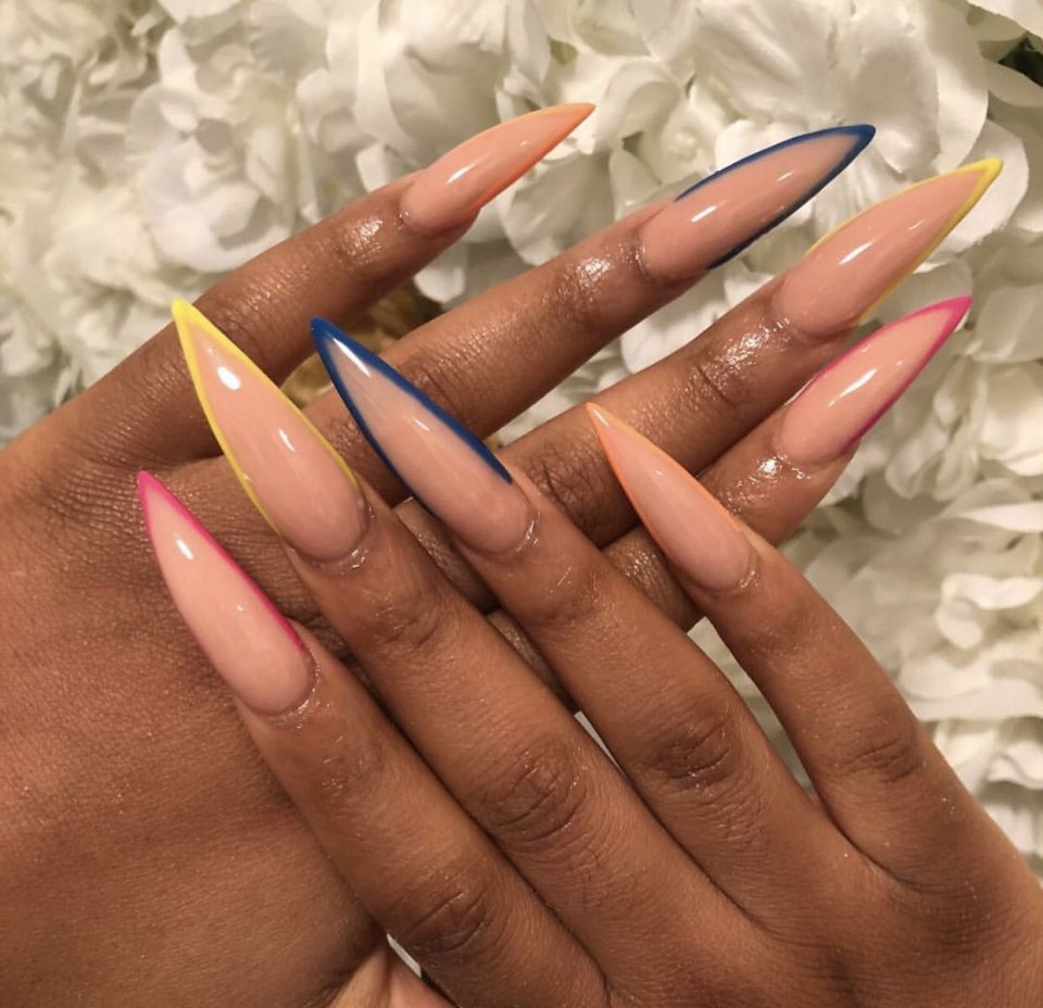 Френч на длинные ногти острой формы