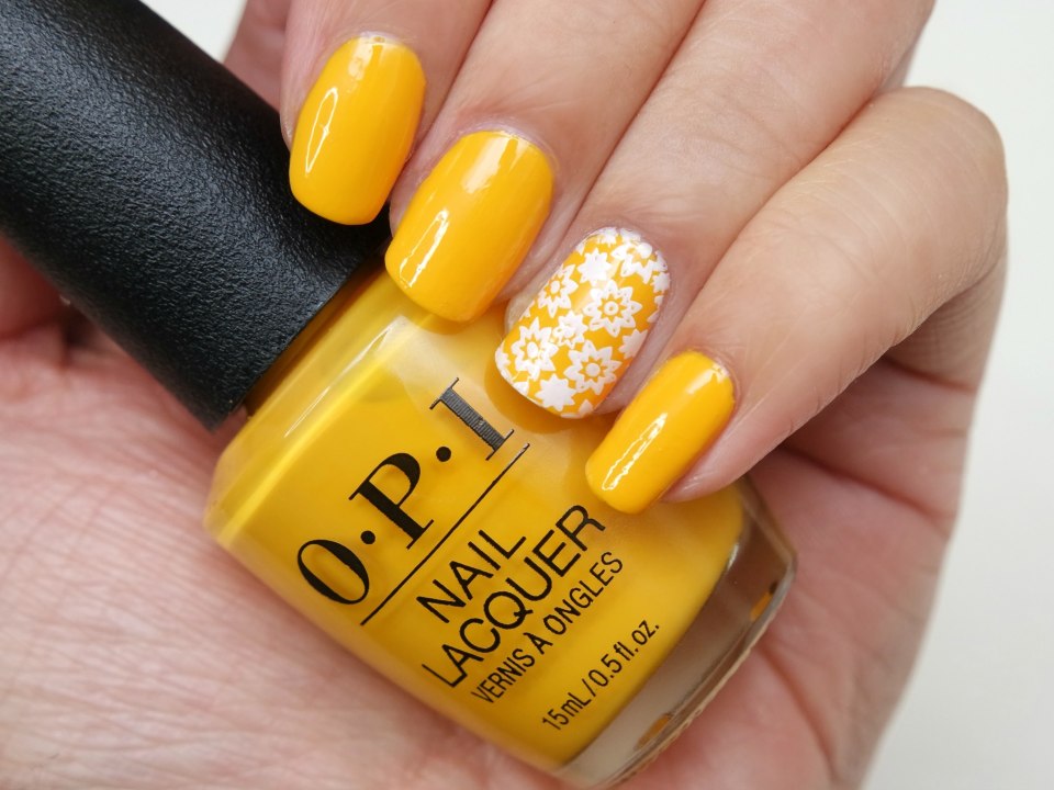 Маникюр синий с желтым