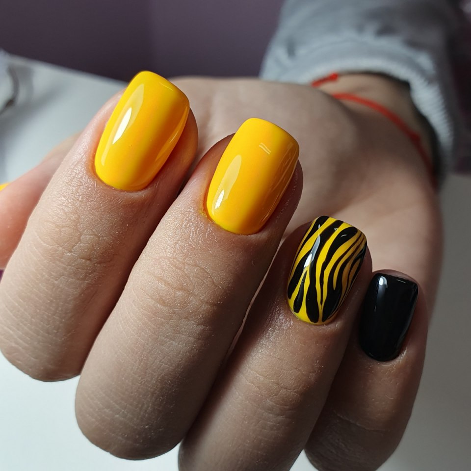 Сочетание желтого и фиолетового маникюр