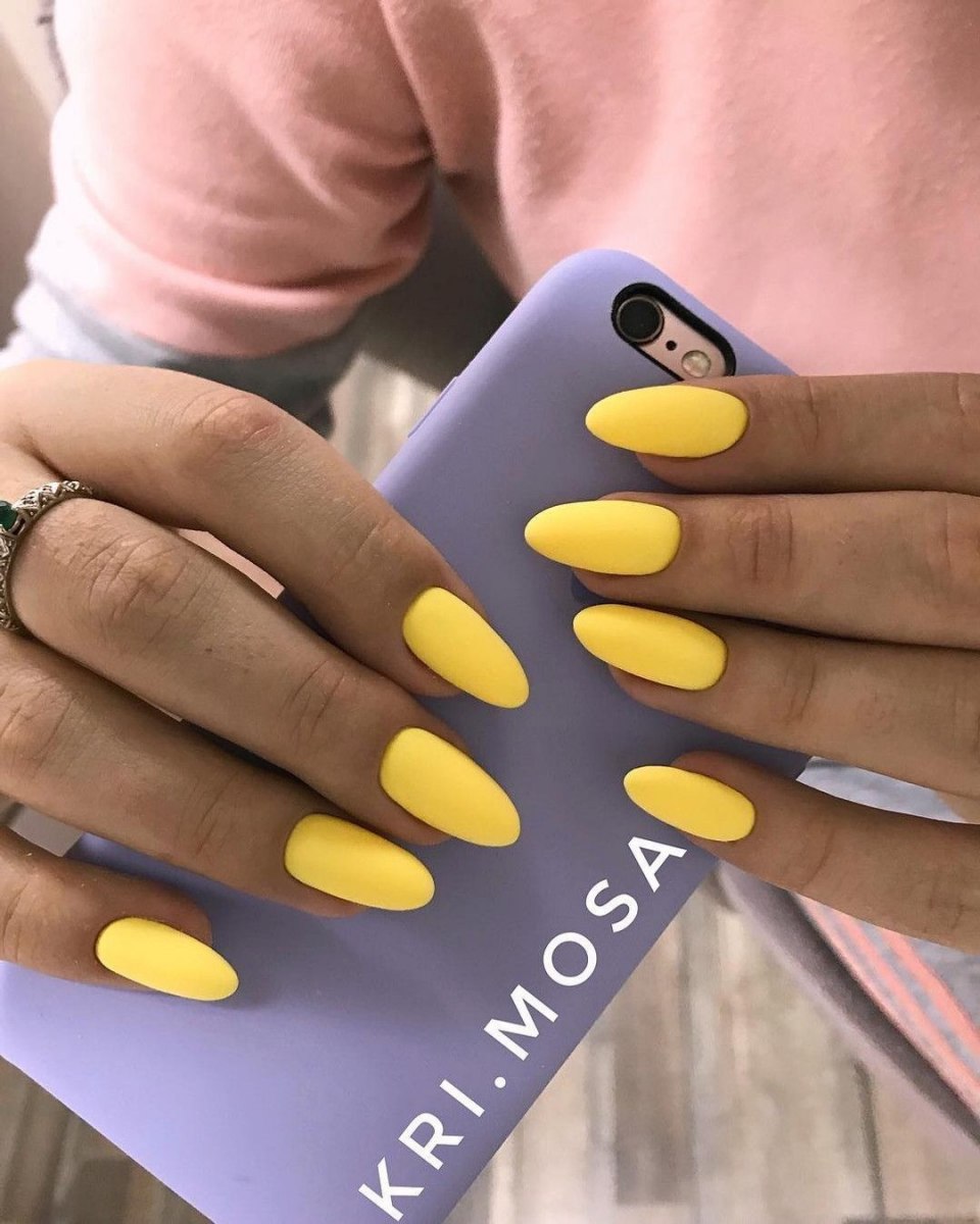 Маникюр жёлтый с розовым