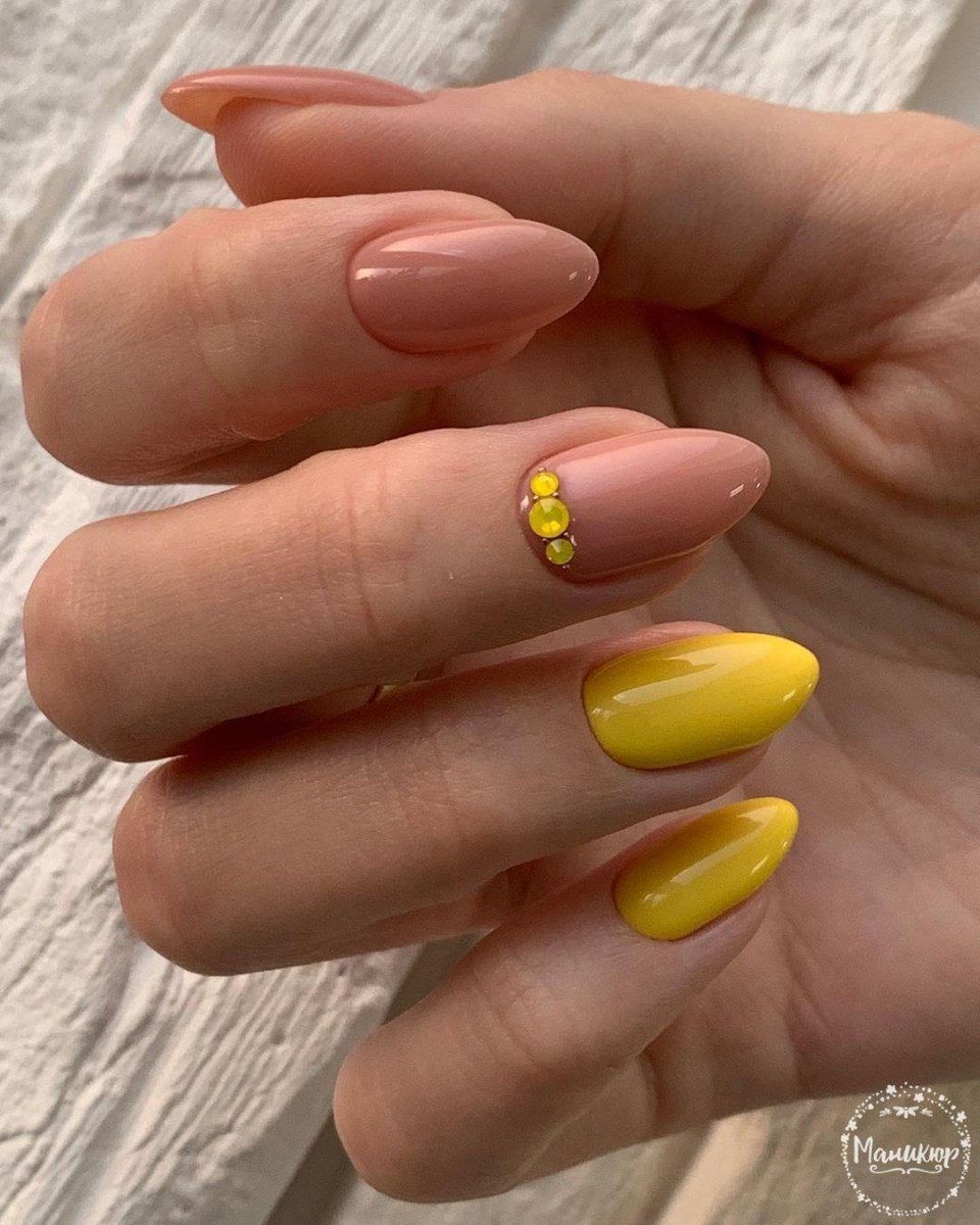 Жёлтый маникюр