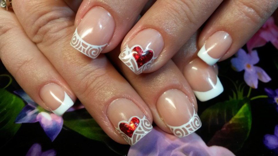 Маникюр с сердечками