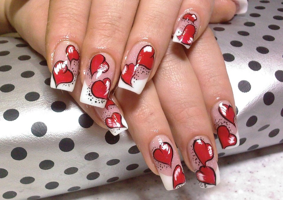 Свадебный маникюр с сердечками