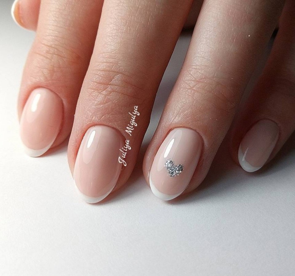 Маникюр с зайцем