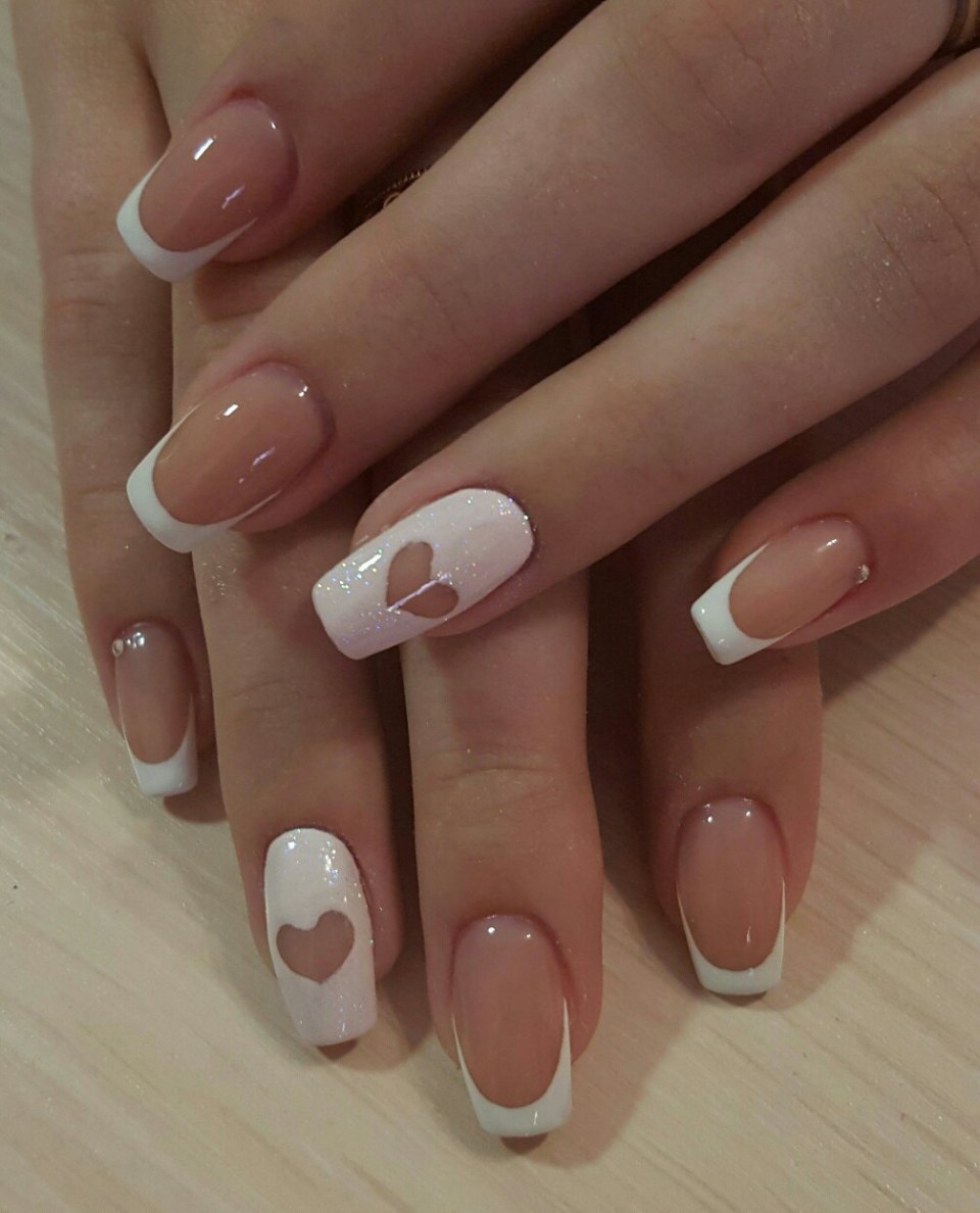 Маникюр с зайчиком